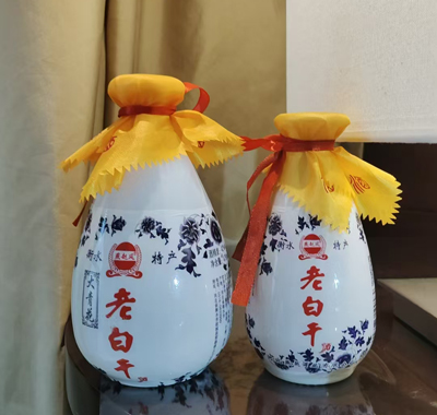 ���໨�ϰ׸�